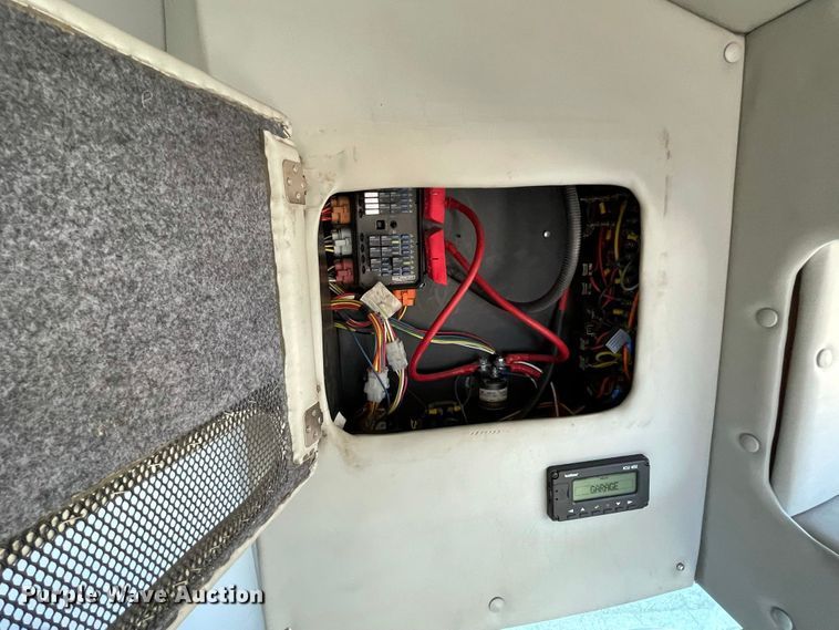 image for item IF9280 2015 Ford F550 Super Duty  shuttle bus