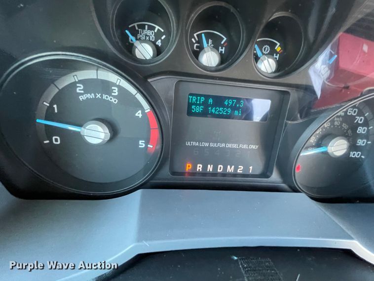 image for item IF9280 2015 Ford F550 Super Duty  shuttle bus