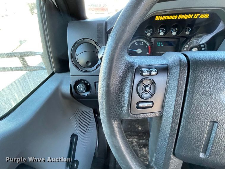 image for item IF9280 2015 Ford F550 Super Duty  shuttle bus