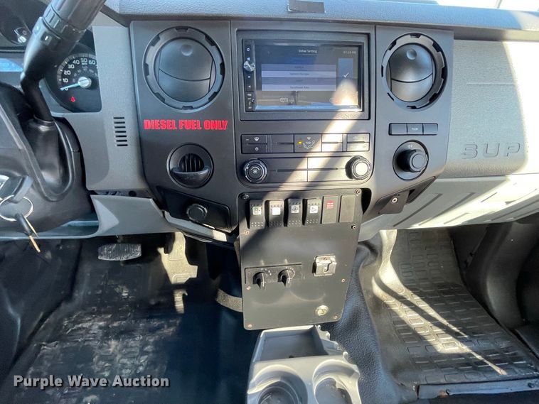 image for item IF9280 2015 Ford F550 Super Duty  shuttle bus