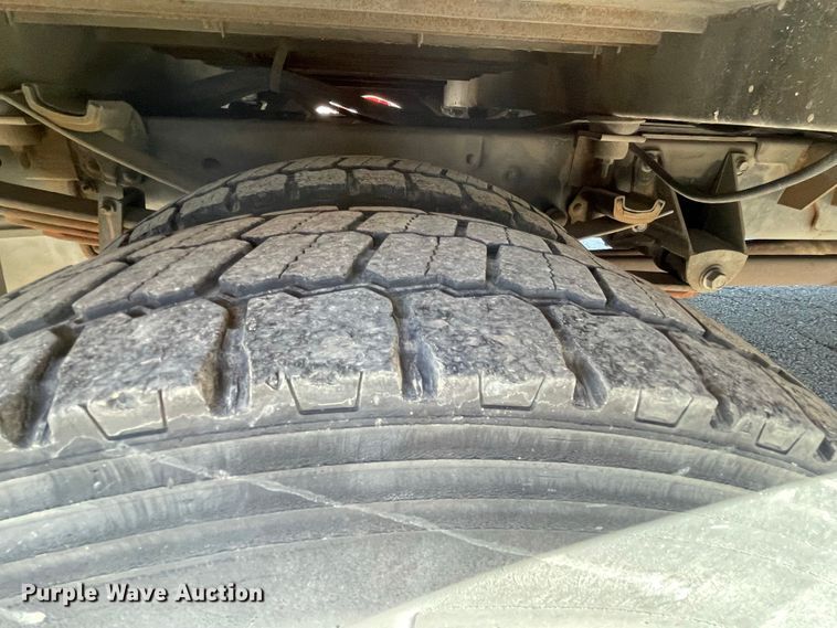 image for item IF9280 2015 Ford F550 Super Duty  shuttle bus