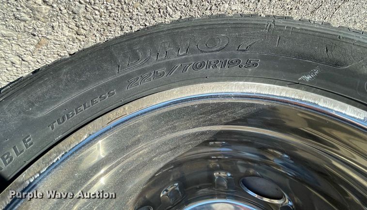 image for item IF9280 2015 Ford F550 Super Duty  shuttle bus