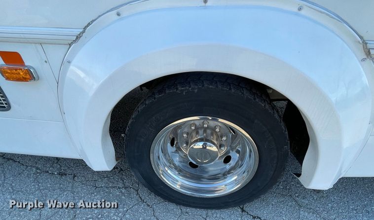 image for item IF9280 2015 Ford F550 Super Duty  shuttle bus