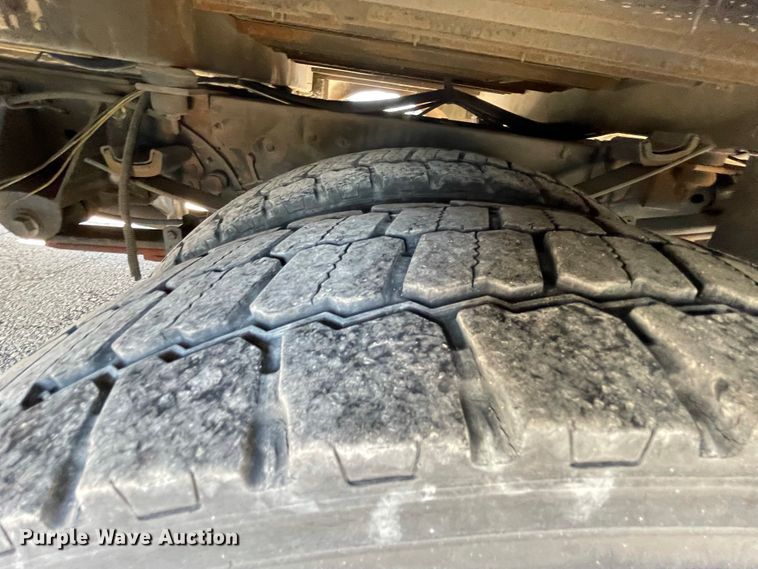 image for item IF9280 2015 Ford F550 Super Duty  shuttle bus