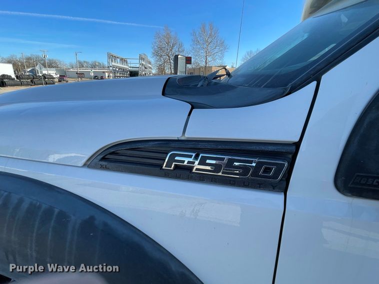 image for item IF9280 2015 Ford F550 Super Duty  shuttle bus