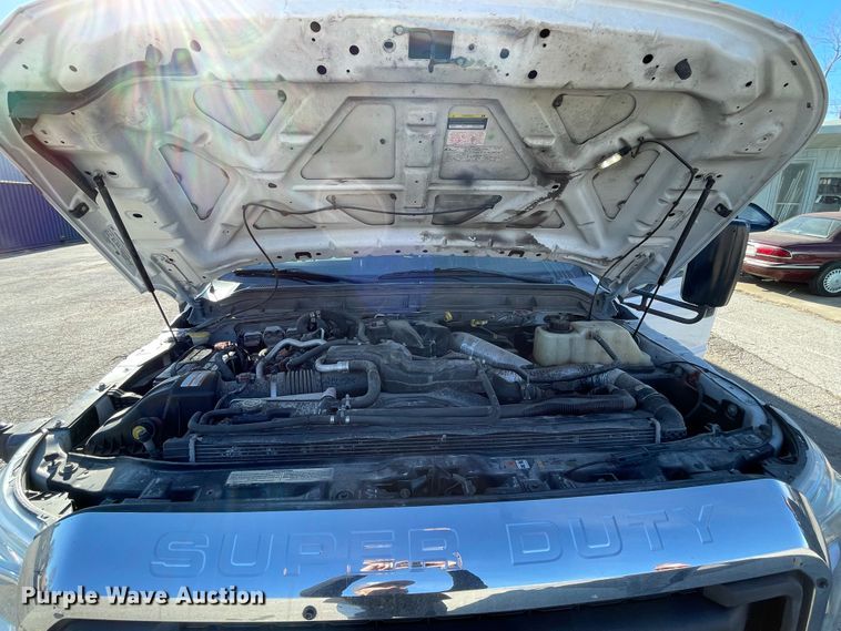 image for item IF9280 2015 Ford F550 Super Duty  shuttle bus