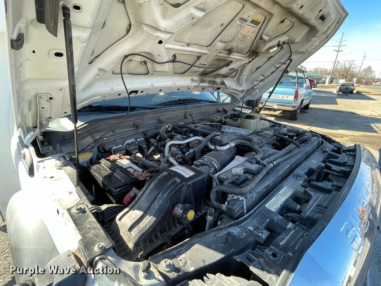 image for item IF9280 2015 Ford F550 Super Duty  shuttle bus