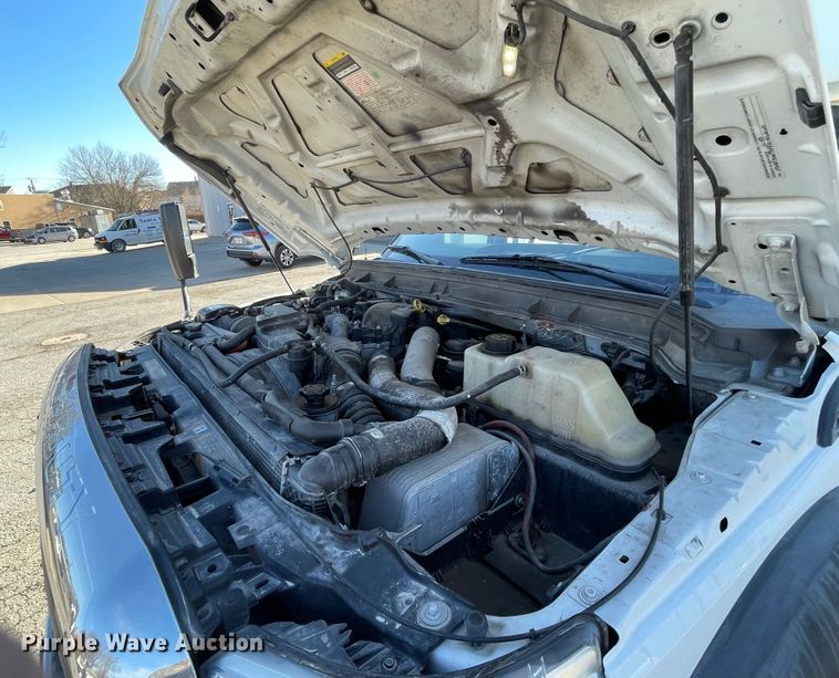 image for item IF9280 2015 Ford F550 Super Duty  shuttle bus