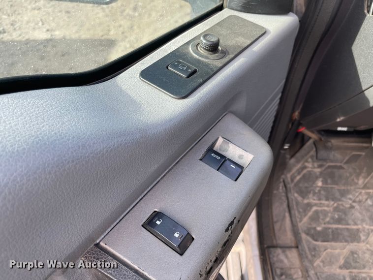 image for item IJ9699 2012 Ford F450 Super Duty XLT  tow truck