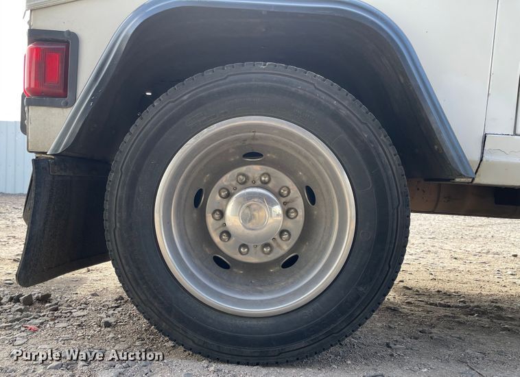 image for item IJ9699 2012 Ford F450 Super Duty XLT  tow truck