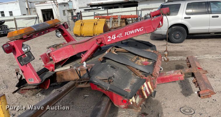 image for item IJ9700 Zips  wrecker bed