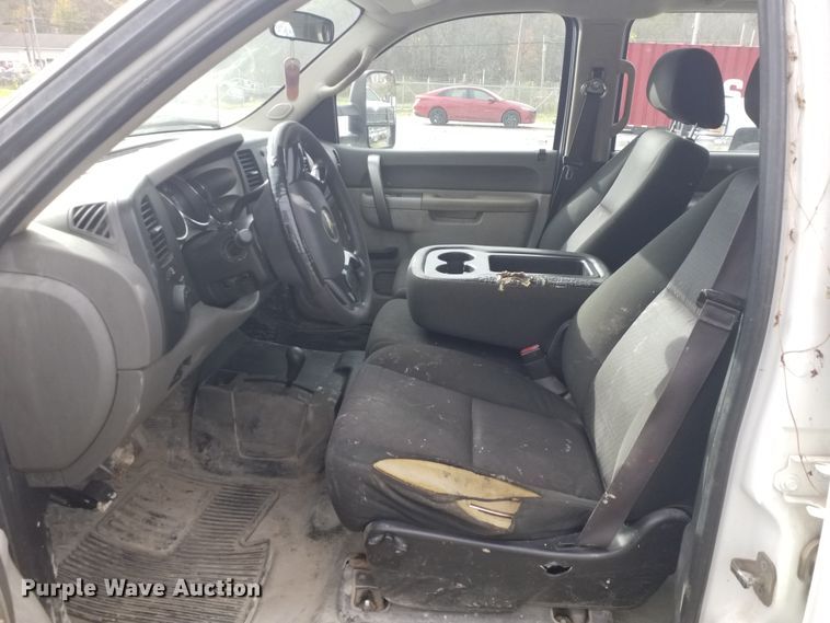 image for item IK9638 2014 Chevrolet Silverado 2500HD  Crew Cab pickup truck