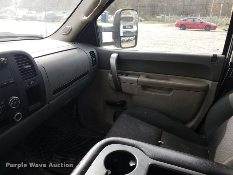 image for item IK9638 2014 Chevrolet Silverado 2500HD  Crew Cab pickup truck