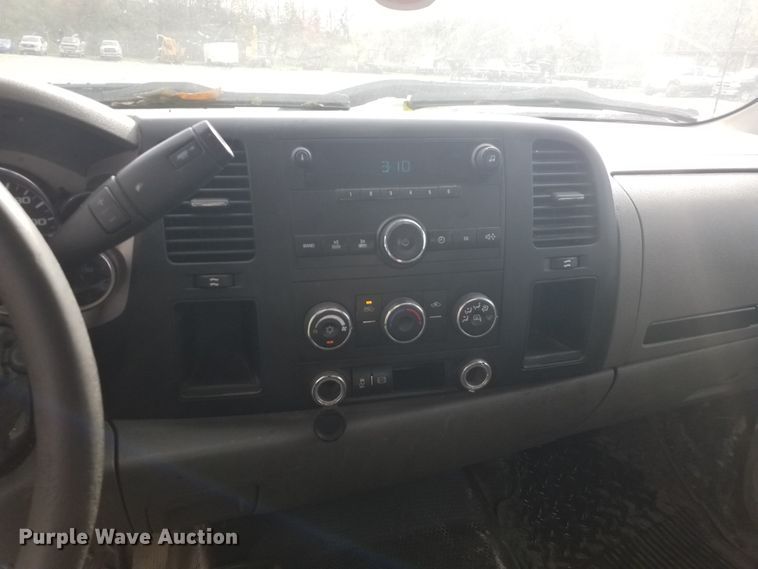 image for item IK9638 2014 Chevrolet Silverado 2500HD  Crew Cab pickup truck