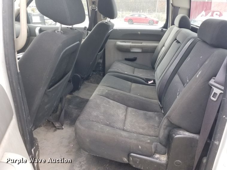 image for item IK9638 2014 Chevrolet Silverado 2500HD  Crew Cab pickup truck