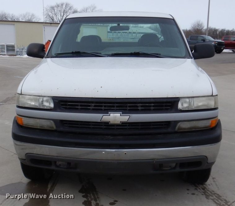 image for item IM9756 2002 Chevrolet Silverado 1500  Ext. Cab pickup truck