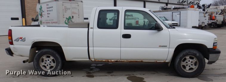 image for item IM9756 2002 Chevrolet Silverado 1500  Ext. Cab pickup truck