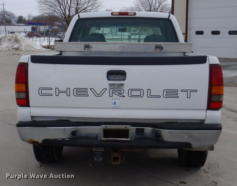 image for item IM9756 2002 Chevrolet Silverado 1500  Ext. Cab pickup truck