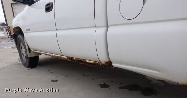 image for item IM9756 2002 Chevrolet Silverado 1500  Ext. Cab pickup truck