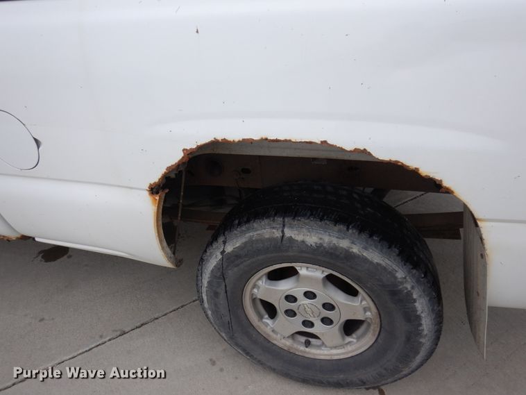 image for item IM9756 2002 Chevrolet Silverado 1500  Ext. Cab pickup truck