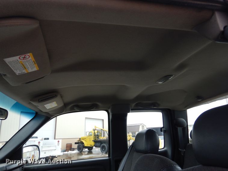 image for item IM9756 2002 Chevrolet Silverado 1500  Ext. Cab pickup truck