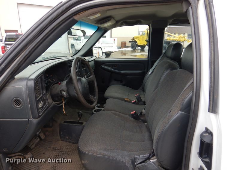 image for item IM9756 2002 Chevrolet Silverado 1500  Ext. Cab pickup truck