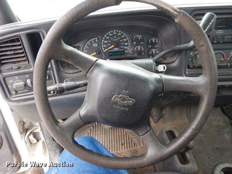 image for item IM9756 2002 Chevrolet Silverado 1500  Ext. Cab pickup truck