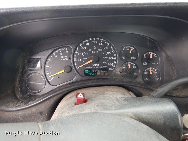 image for item IM9756 2002 Chevrolet Silverado 1500  Ext. Cab pickup truck