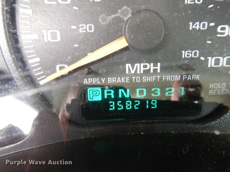 image for item IM9756 2002 Chevrolet Silverado 1500  Ext. Cab pickup truck