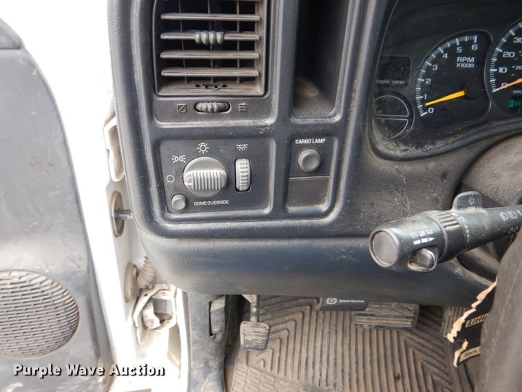 image for item IM9756 2002 Chevrolet Silverado 1500  Ext. Cab pickup truck