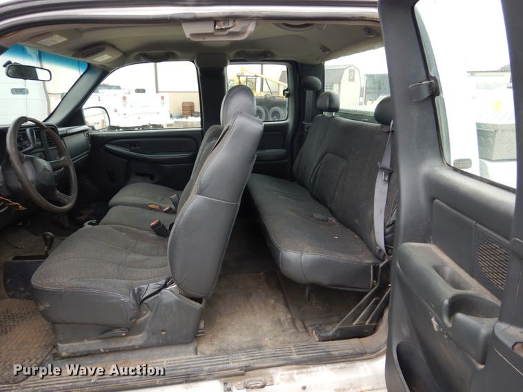 image for item IM9756 2002 Chevrolet Silverado 1500  Ext. Cab pickup truck