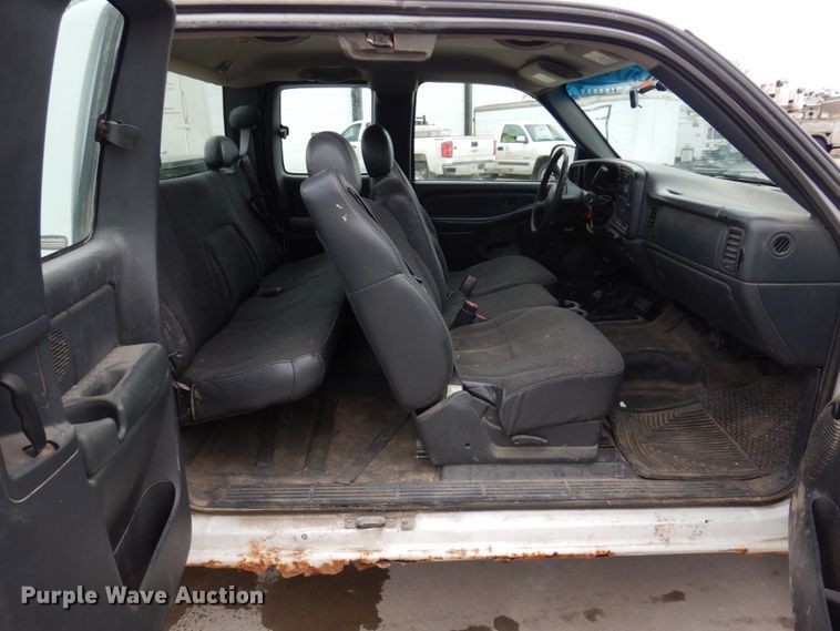 image for item IM9756 2002 Chevrolet Silverado 1500  Ext. Cab pickup truck