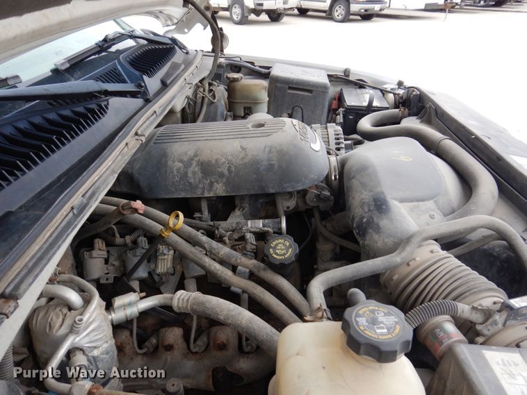 image for item IM9756 2002 Chevrolet Silverado 1500  Ext. Cab pickup truck