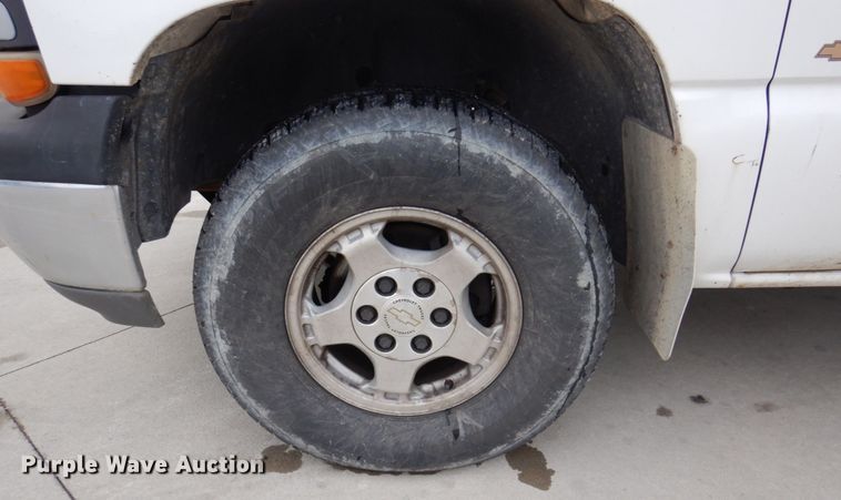 image for item IM9756 2002 Chevrolet Silverado 1500  Ext. Cab pickup truck