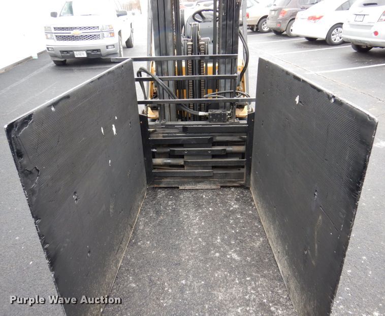 image for item IM9758 Caterpillar C5000  forklift