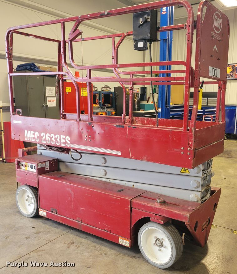 image for item IM9759 2006 Mec 2633ES  scissor lift