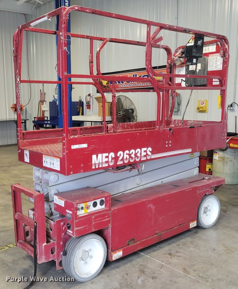 image for item IM9759 2006 Mec 2633ES  scissor lift