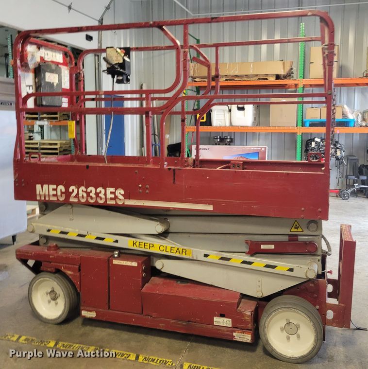 image for item IM9759 2006 Mec 2633ES  scissor lift