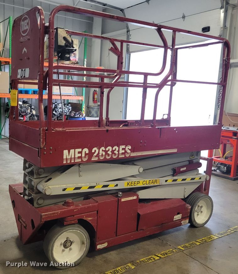 image for item IM9759 2006 Mec 2633ES  scissor lift