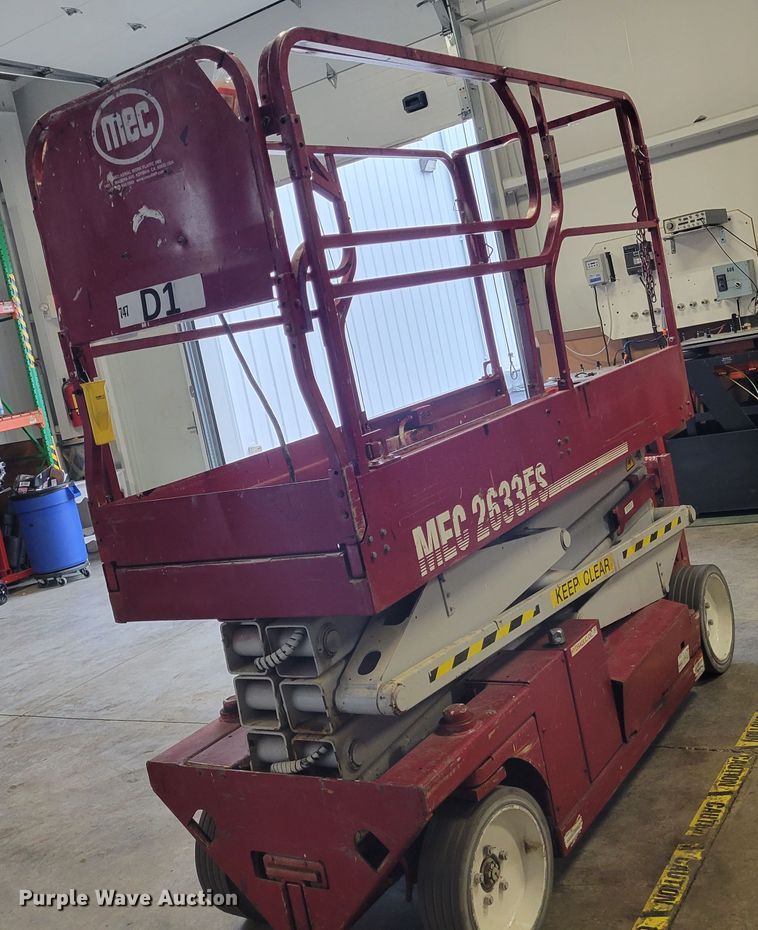 image for item IM9759 2006 Mec 2633ES  scissor lift