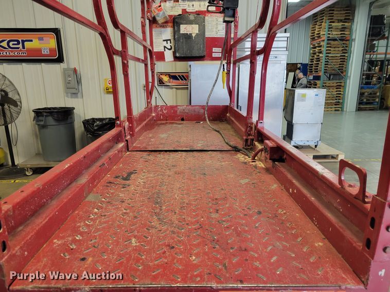 image for item IM9759 2006 Mec 2633ES  scissor lift