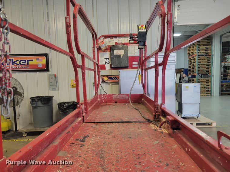 image for item IM9759 2006 Mec 2633ES  scissor lift