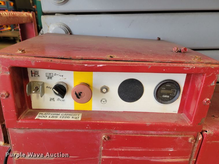 image for item IM9759 2006 Mec 2633ES  scissor lift