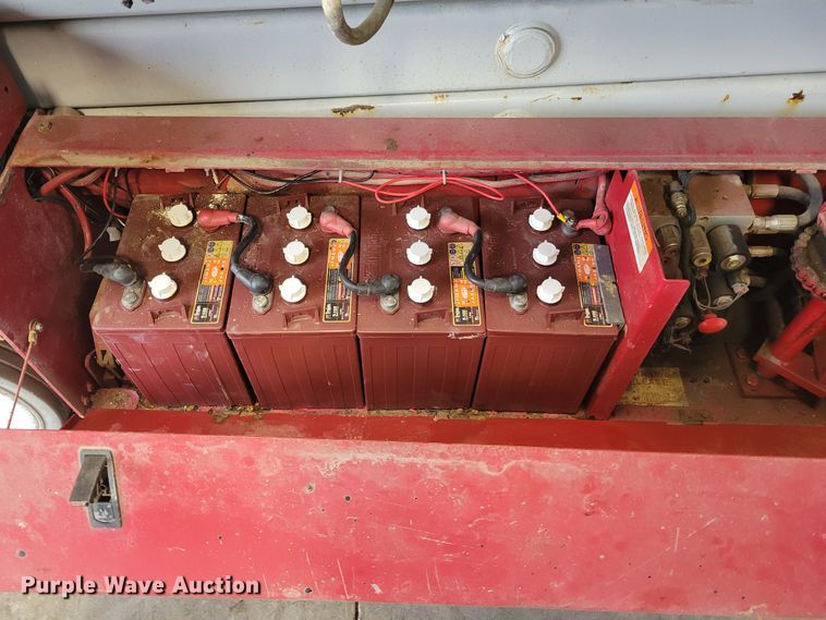 image for item IM9759 2006 Mec 2633ES  scissor lift