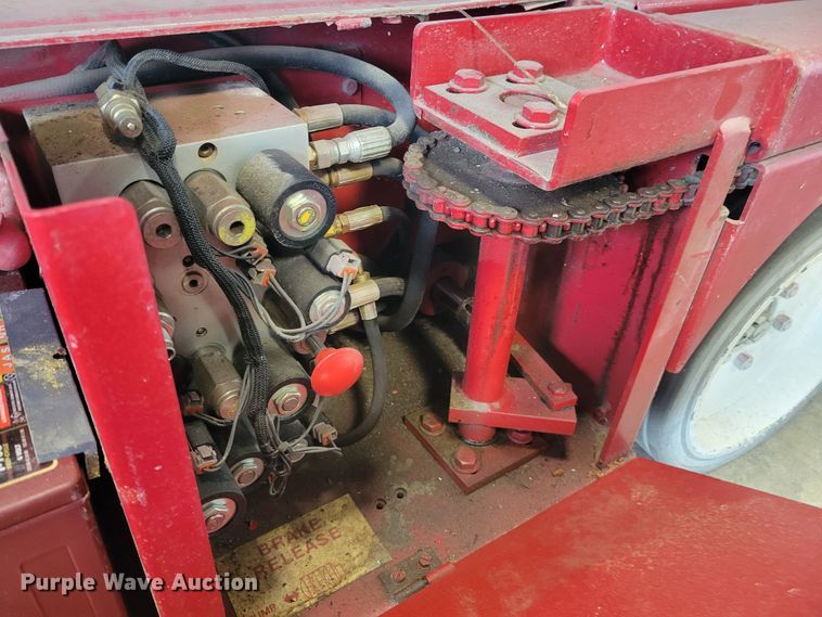 image for item IM9759 2006 Mec 2633ES  scissor lift