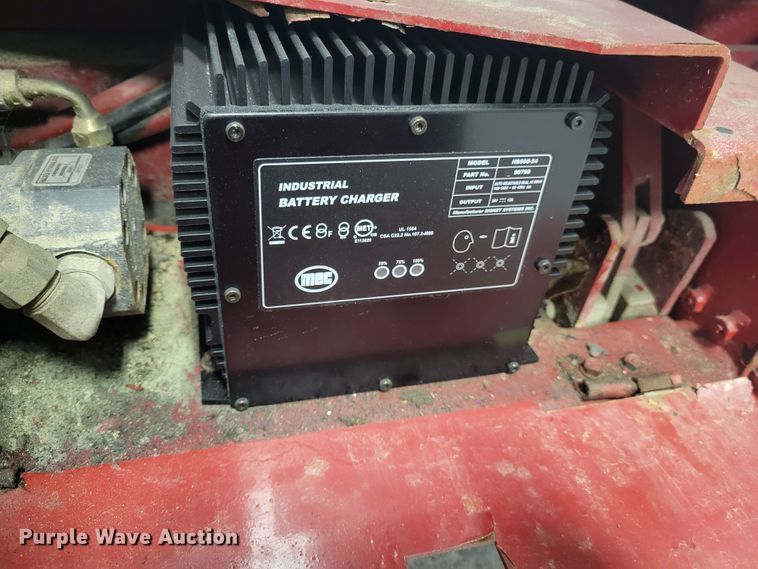 image for item IM9759 2006 Mec 2633ES  scissor lift