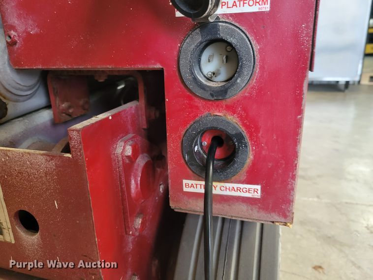 image for item IM9759 2006 Mec 2633ES  scissor lift