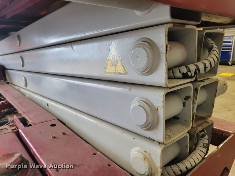 image for item IM9759 2006 Mec 2633ES  scissor lift