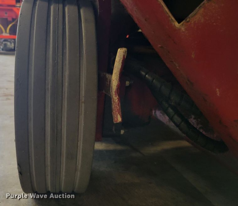 image for item IM9759 2006 Mec 2633ES  scissor lift