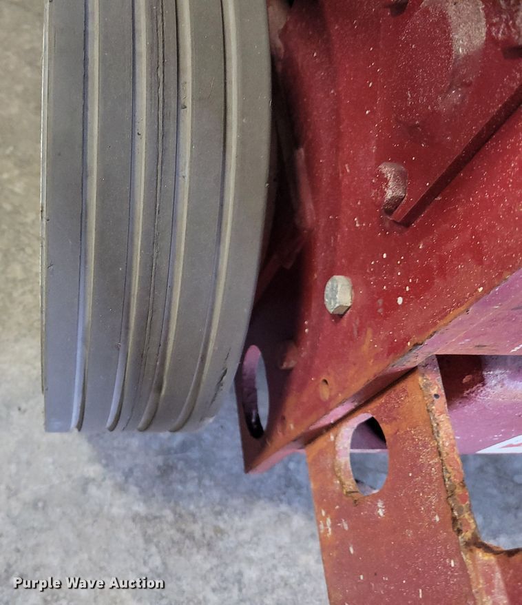 image for item IM9759 2006 Mec 2633ES  scissor lift